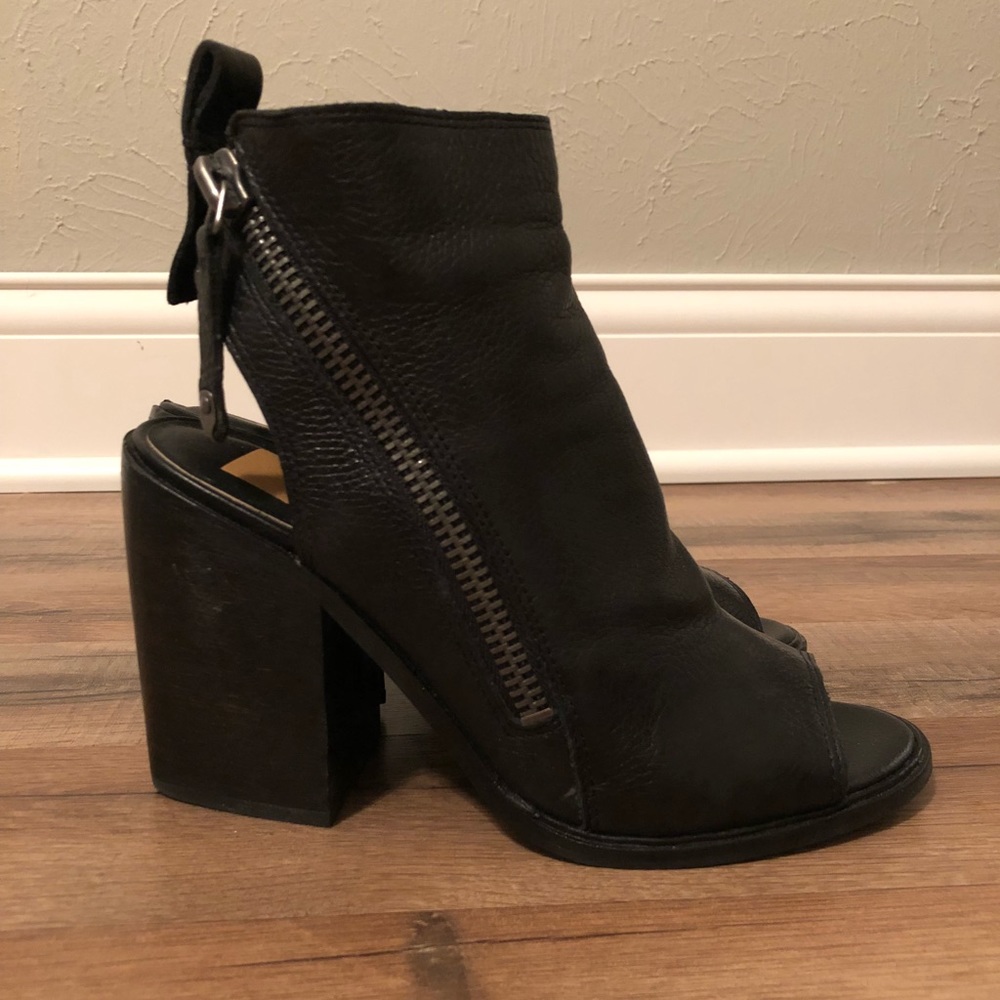 Dolce Vita Port leather open toe booties sz. 7.5